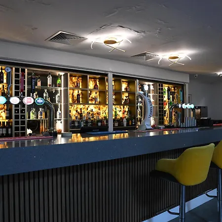 Atrium Hotel Heathrow-3